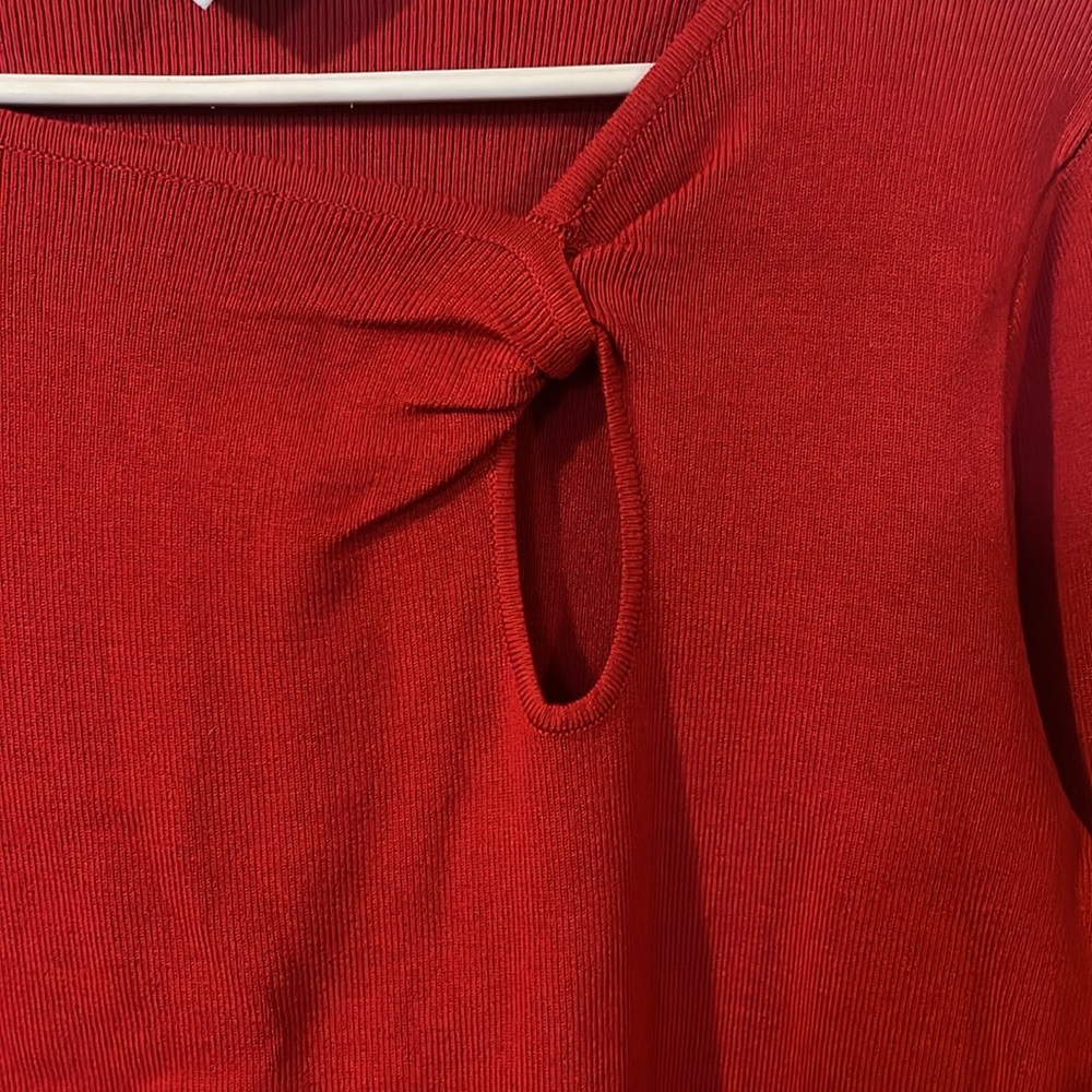 Red sweater ! 🌹 - Picture 3 of 4